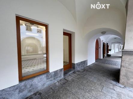 Pronájem - komerční objekt, obchodní centrum, 305 m²