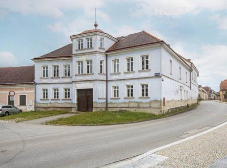 Prodej - komerční objekt, jiný, 1 749 m²