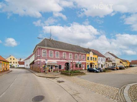 Prodej - komerční objekt, obchodní centrum, 828 m²
