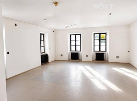 Pronájem - komerční objekt, obchodní centrum, 667 m²