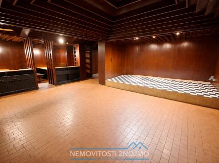 f5eb2618-3fbc-4b83-be47-20b3ec45d190.jpg | Pronájem - obchodní prostor, 375 m²