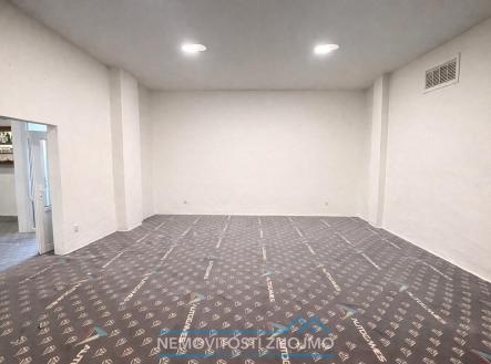6E4FF271-0354-4353-8BE4-A1BE4C948413.jpg | Pronájem - obchodní prostor, 142 m²