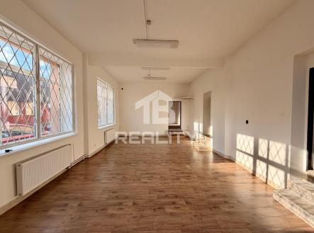 Pronájem - obchodní prostor, 110 m²