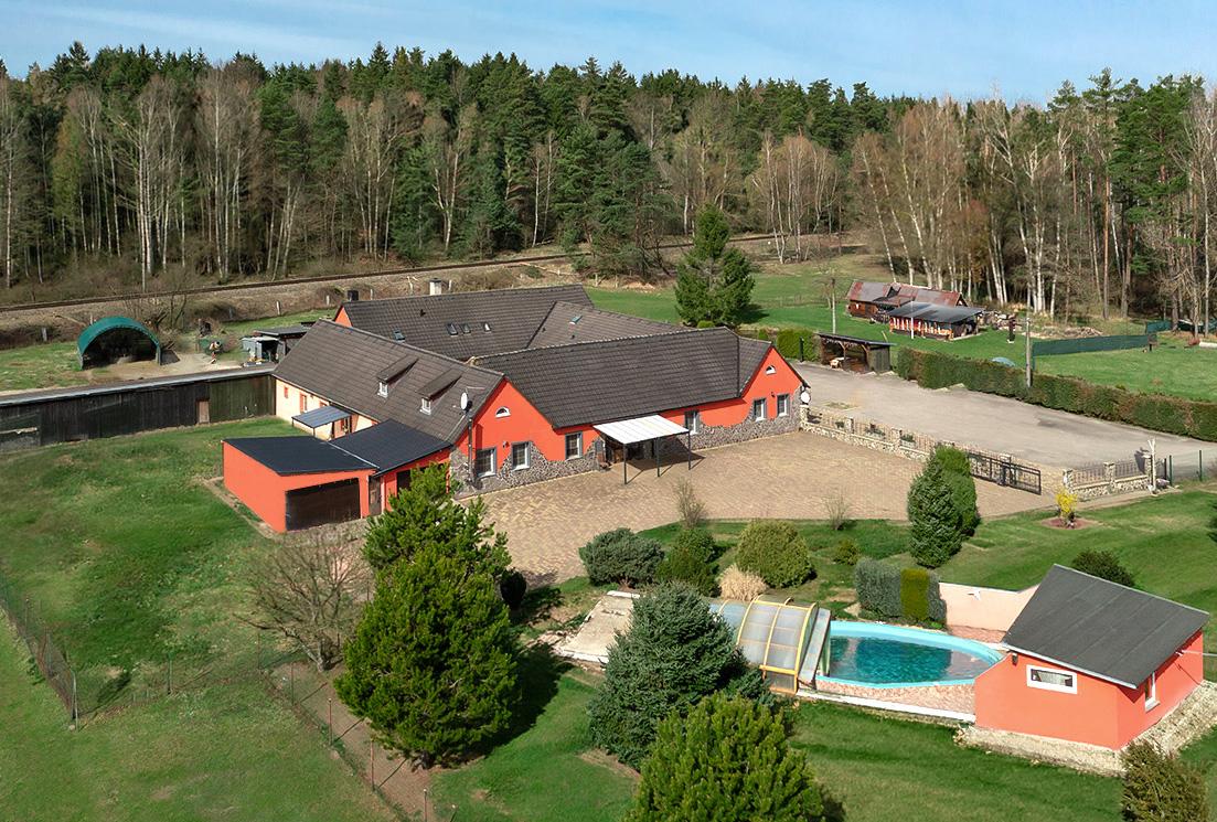 Unikátní uzavřený areál v srdci přírody  22 298 m&sup2; .jpg