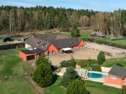 Unikátní uzavřený areál v srdci přírody  22 298 m&sup2; .jpg | Prodej - penzion, 700 m²
