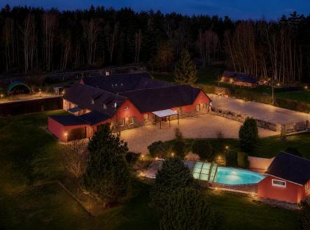 noc.jpg | Prodej - dům/vila, 700 m²