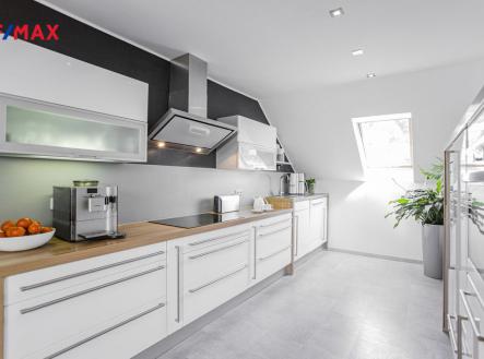 kuchyne-podkrovi-dum-b.jpg | Prodej - dům/vila, 282 m²