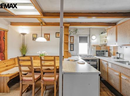 Kuchyně s jídelním koutem | Prodej - chata/rekreační objekt, 57 m²