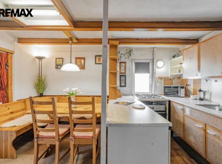Kuchyně s jídelním koutem | Prodej - chata/rekreační objekt, 57 m²