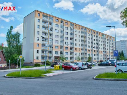 Pohled na dům z ulice | Prodej bytu, 3+1, 76 m²