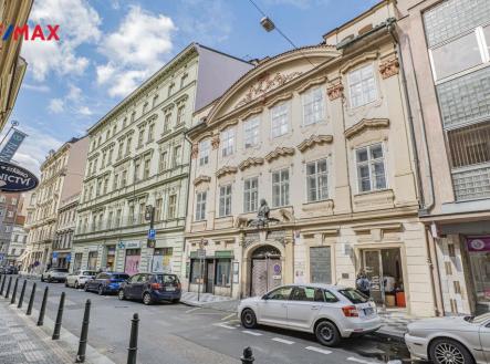 Pohled na dům z ulice | Pronájem bytu, 3+1, 82 m²