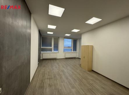 img-964702002.jpg | Pronájem - kanceláře, 68 m²