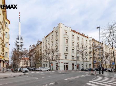 Pohled na dům z ulice | Prodej bytu, 1+kk, 30 m²