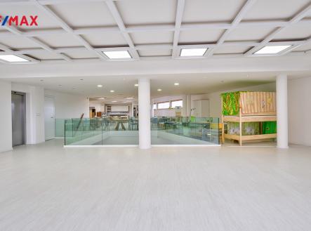 250312-komercni-prostor-zlicin-carboch-1.jpg | Pronájem - obchodní prostor, 97 m²