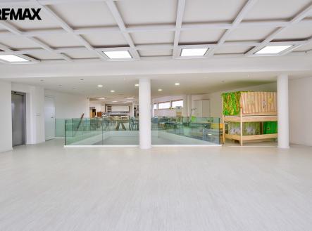 250312-komercni-prostor-zlicin-carboch-1.jpg | Pronájem - obchodní prostor, 97 m²