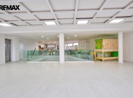 250312-komercni-prostor-zlicin-carboch-1.jpg | Pronájem - obchodní prostor, 97 m²