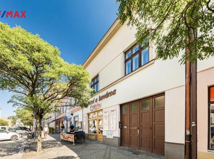 Pohled na dům z Klášterské ulice | Prodej - nájemní dům, 1 020 m²