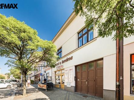 Pohled na dům z Klášterské ulice | Prodej - nájemní dům, 1 020 m²