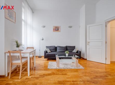 250407-byt-londynska-3.jpg | Pronájem bytu, 2+kk, 46 m²
