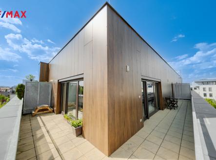 Byt s terasou v nejvyšším patře domu | Pronájem bytu, 2+kk, 86 m²