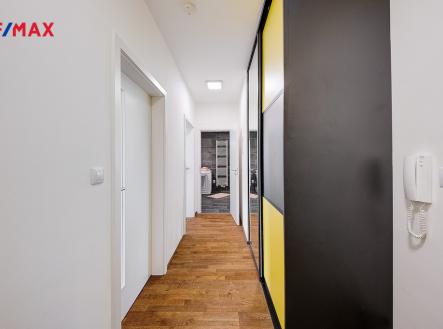 Pohled z centrální předsíně | Pronájem bytu, 2+kk, 86 m²