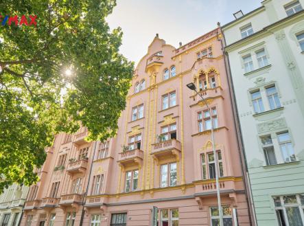 Pohled na dům z ulice | Pronájem bytu, 2+1, 63 m²