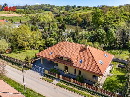 dji-20250430110258-0233-d.jpg | Prodej - dům/vila, 340 m²