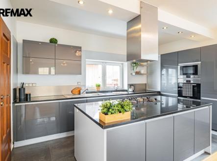 p1520814-1-1.jpg | Prodej - dům/vila, 228 m²