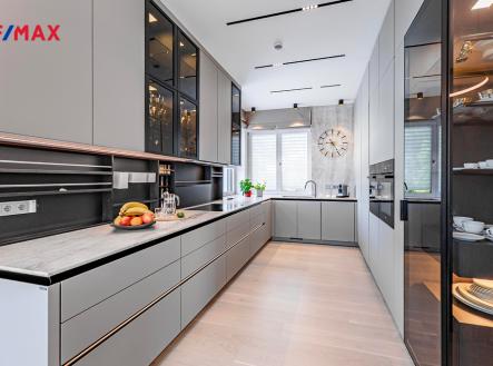 p1475783.jpg | Prodej - dům/vila, 340 m²