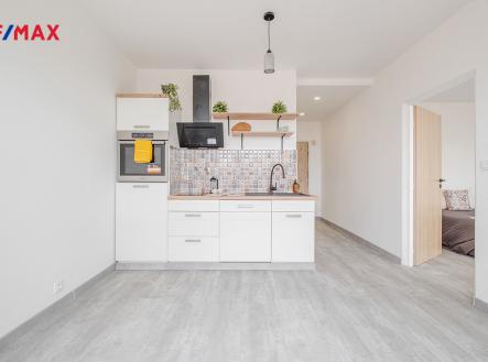250609-byt-praha-18.jpg | Prodej bytu, 2+kk, 40 m²