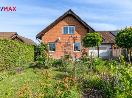 Pohled - zadní část domu | Prodej - dům/vila, 268 m²