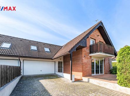 Přední část domu | Prodej - dům/vila, 206 m²