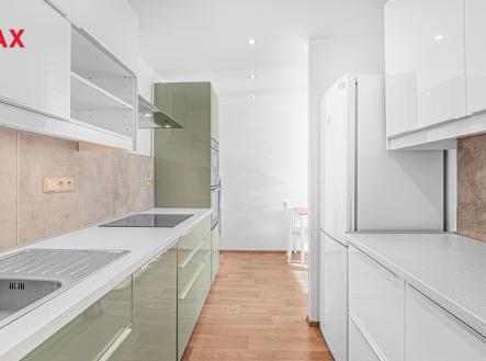 Kuchyňská linka navazující na předsíň | Pronájem bytu, 2+kk, 43 m²