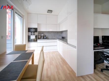 dscf2401-2-3.jpg | Pronájem bytu, 2+kk, 13 506 m²