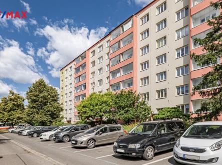 Pohled na dům z ulice | Prodej bytu, 2+1, 52 m²