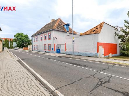 Severní pohled z ulice | Prodej - dům/vila, 282 m²