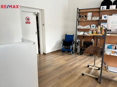 0dd56f45-6d10-473b-9bf8-c44f9e3687fe.jpg | Pronájem - obchodní prostor, 94 m²