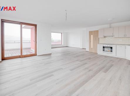 250829-byt-bela-pod-bezdezem-11.jpg | Pronájem bytu, 3+kk, 161 m²