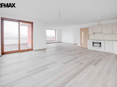 250829-byt-bela-pod-bezdezem-11.jpg | Pronájem bytu, 3+kk, 161 m²