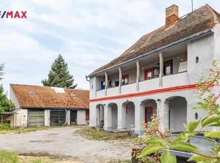 p1529269.jpg | Prodej - nájemní dům, 282 m²