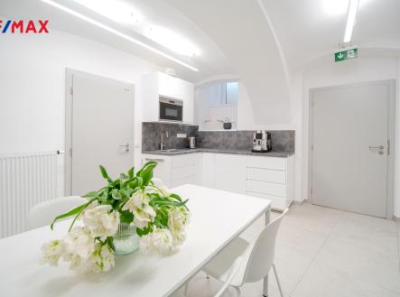 Zázemí | Pronájem - jiné, 112 m²