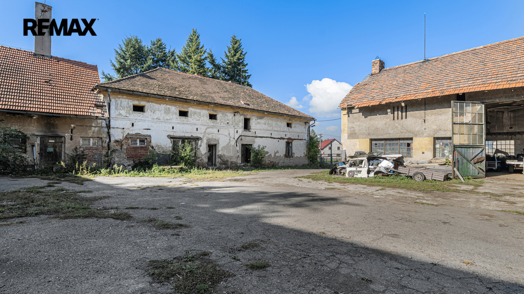 Pohled na budovy ze dvora