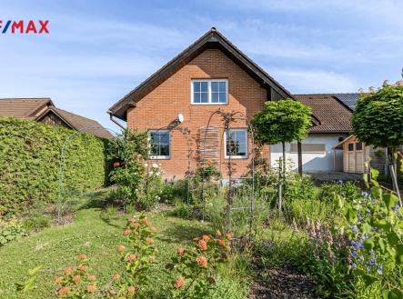 Zadní pohled dům | Prodej - dům/vila, 284 m²