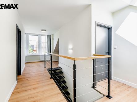 Chodba 1. patro | Prodej - dům/vila, 284 m²