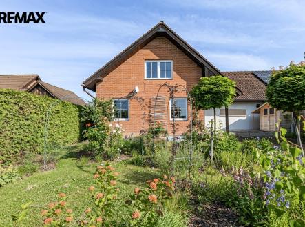 Zadní pohled dům | Prodej - dům/vila, 284 m²