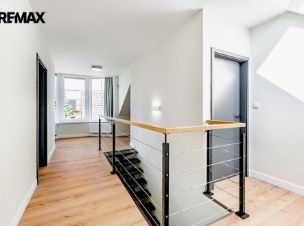 Chodba 1. patro | Prodej - dům/vila, 284 m²