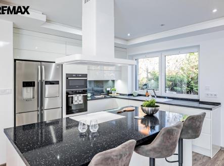 p1738702.jpg | Prodej - dům/vila, 220 m²