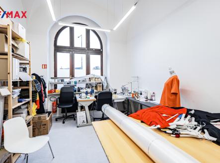 p1711129-1.jpg | Pronájem - obchodní prostor, 286 m²