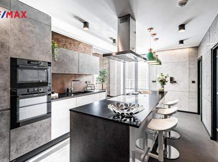 p1750257.jpg | Prodej - dům/vila, 379 m²