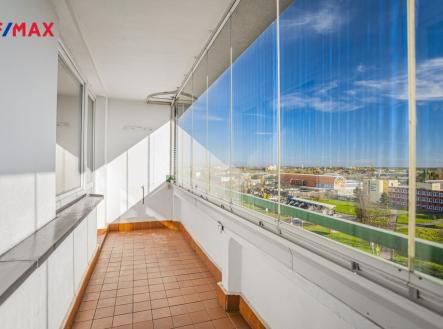 Zasklená lodžie bytu | Pronájem bytu, 1+kk, 34 m²